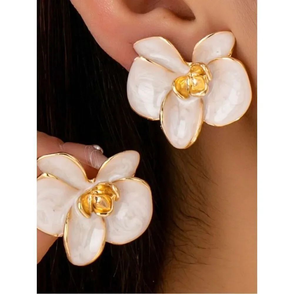 White orchid earrings A1798